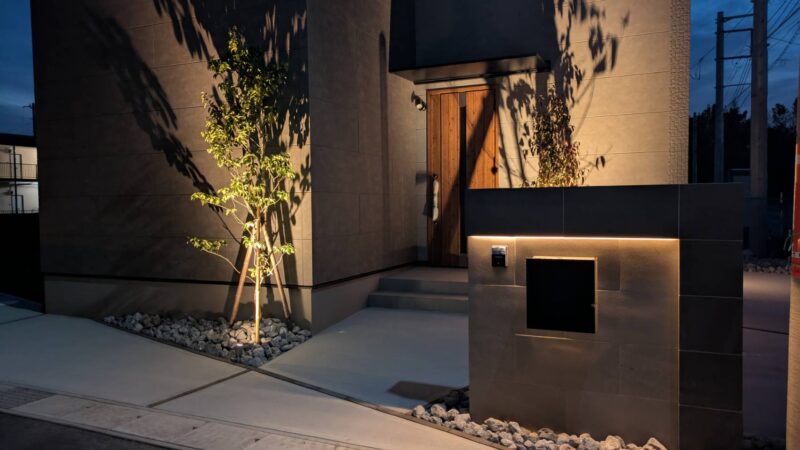 間接照明で飾るエクステリア